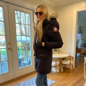 Canada Goose Trillium fur collar dark navy blue down parka jacket. EUC 2XS XXS